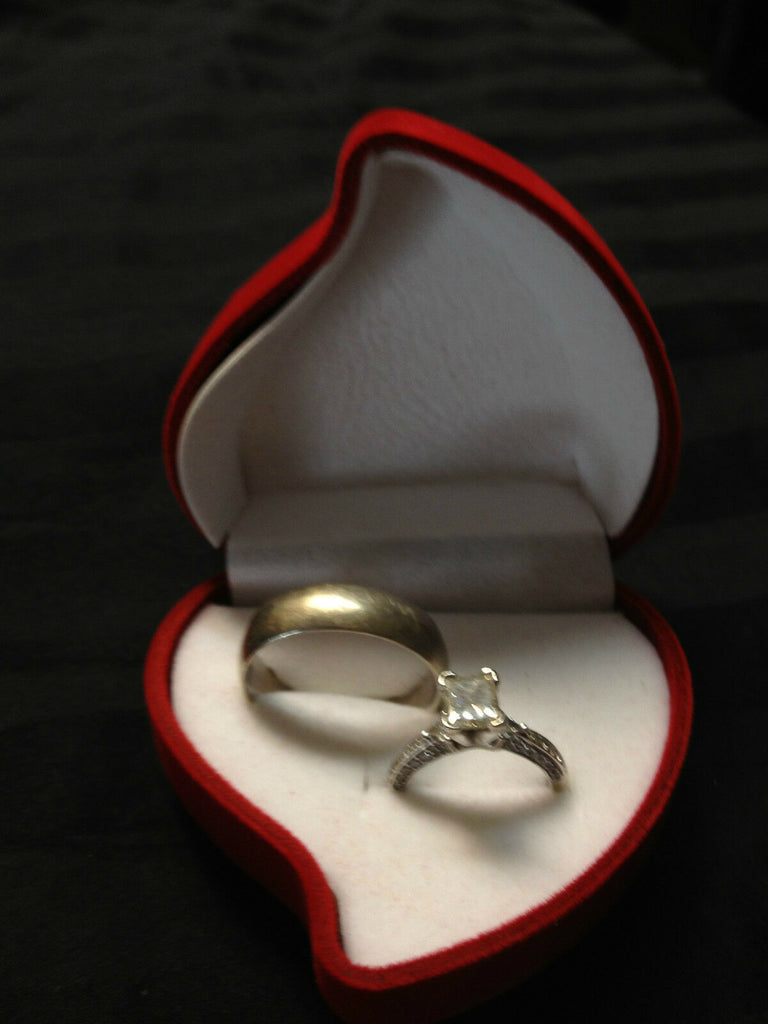 Rose -----    Romantic RED PROMISE ENGAGEMENT RING Heart Shaped Jewelry Gift Box